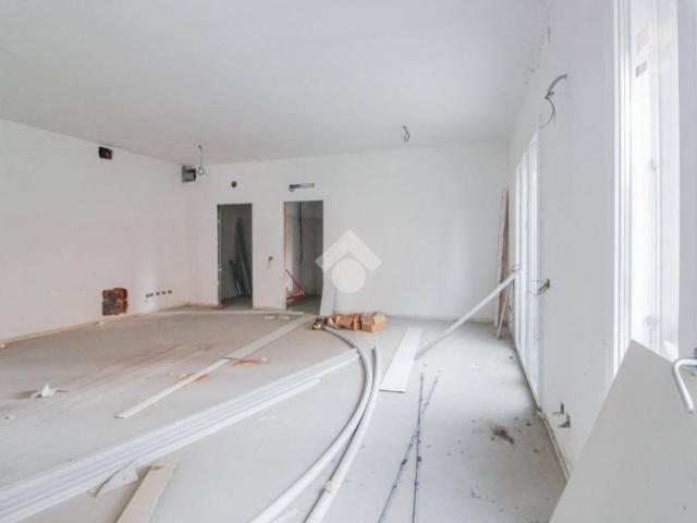 Locale Commerciale in affitto a Borgolombardo, San Giuliano Milanese
