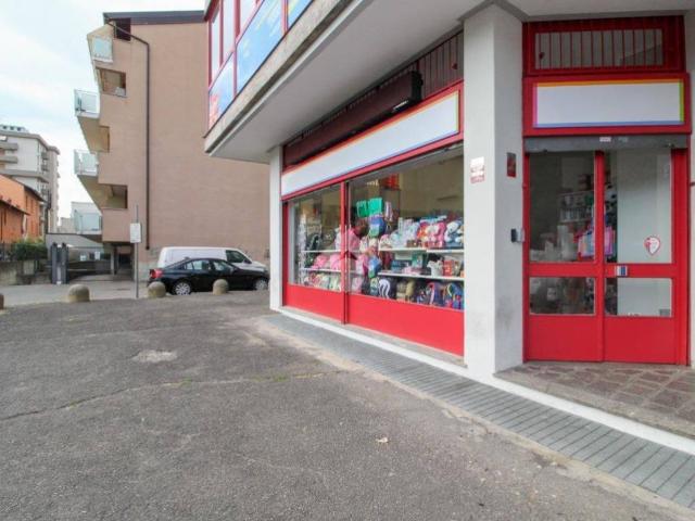 Locale Commerciale in affitto a Zivido, San Giuliano Milanese