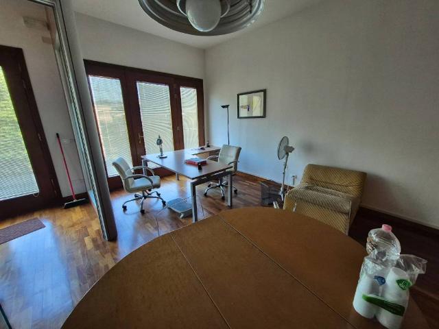 Locale Commerciale in vendita a Gello, San Giuliano Terme