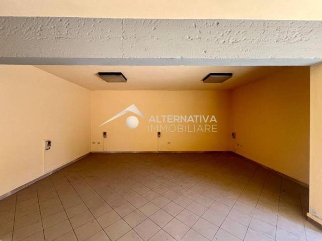 Locale Commerciale in affitto a Colignola, San Giuliano Terme