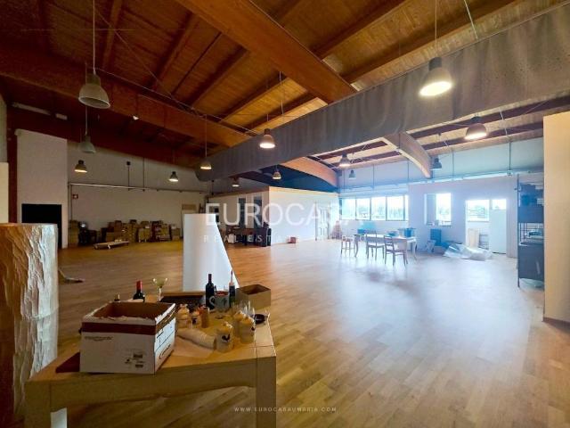 Locale Commerciale in affitto a San Giustino, Umbria