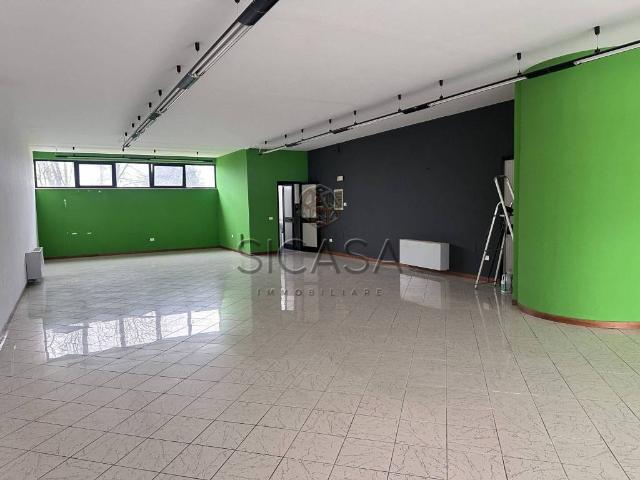Locale Commerciale in affitto a San Giustino, Umbria