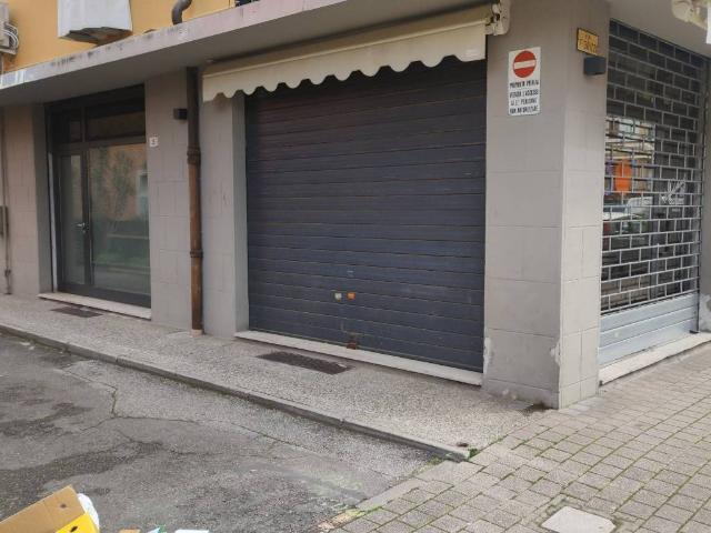 Locale Commerciale in affitto a San Lazzaro, Reggio Emilia