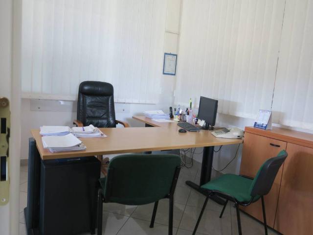 Locale Commerciale in affitto a La Mura San Carlo, San Lazzaro
