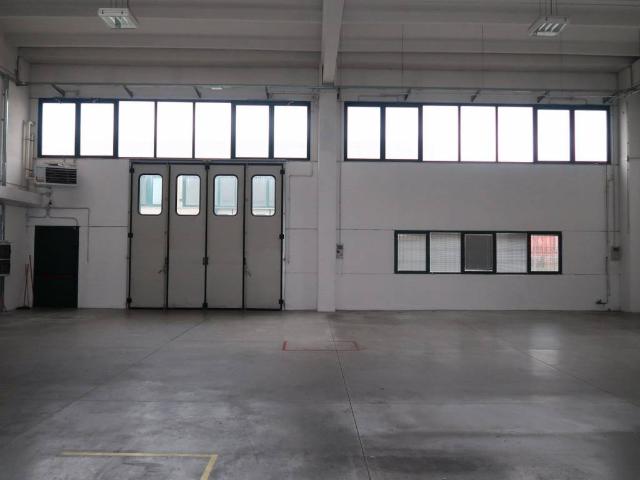 Locale Commerciale in affitto a Castiglia, San Lazzaro