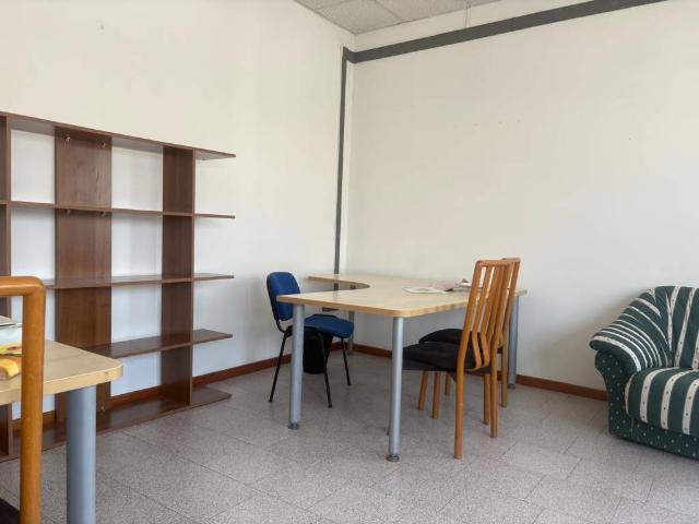 Locale Commerciale in affitto a Castiglia, San Lazzaro