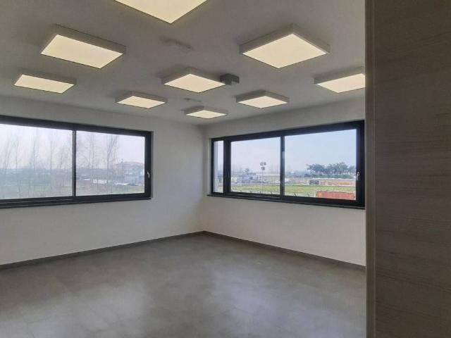 Locale Commerciale in affitto a San Marcellino, Campania