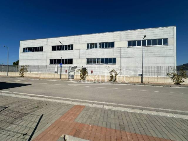 Locale Commerciale in affitto a San Marcellino, Campania