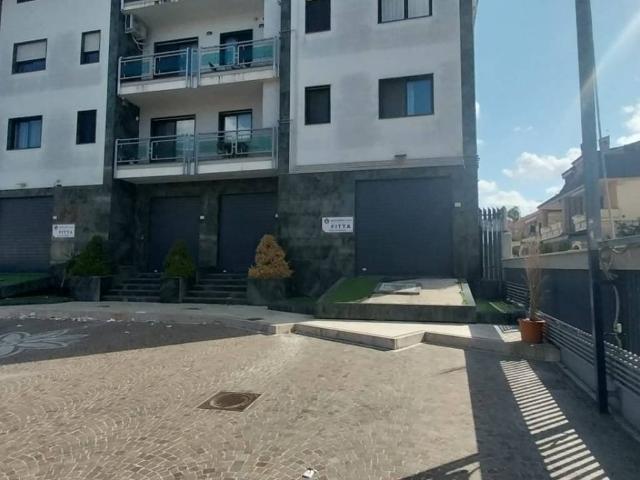 Locale Commerciale in affitto a San Marcellino, Campania