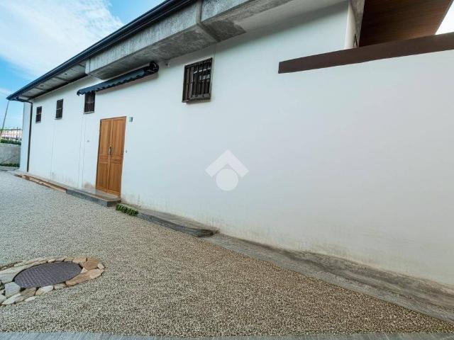 Locale Commerciale in affitto a San Marcellino, Campania