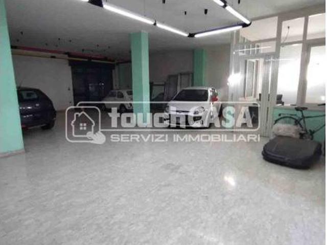 Locale Commerciale in affitto a San Marcellino, Campania