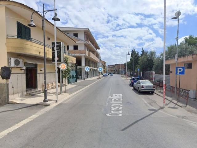 Locale Commerciale in affitto a San Marcellino, Campania