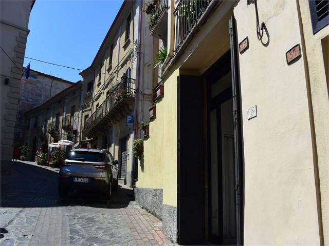 Locale Commerciale in affitto a Calabria, Cosenza