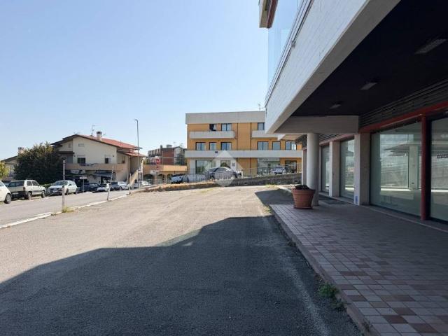 Locale Commerciale in affitto a Borgo Maggiore