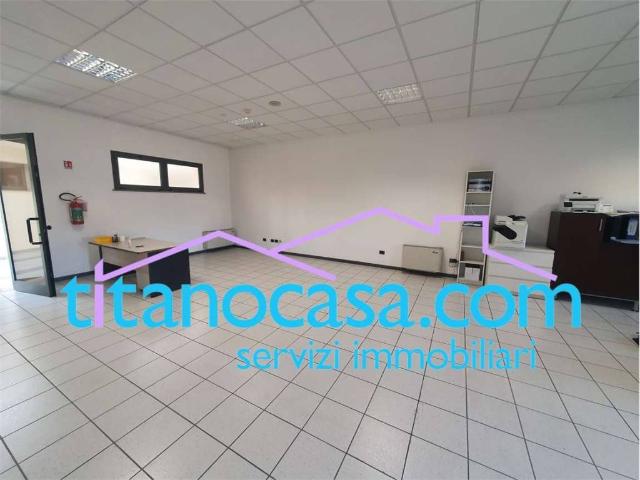 Locale Commerciale in affitto a Serravalle