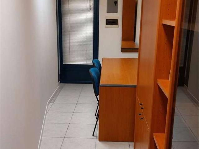 Locale Commerciale in affitto a Serravalle