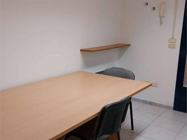 Locale Commerciale in affitto a Serravalle