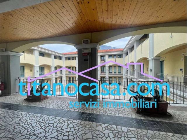 Locale Commerciale in affitto a Serravalle