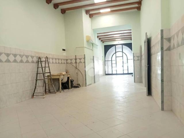 Locale Commerciale in affitto a Borgo Maggiore