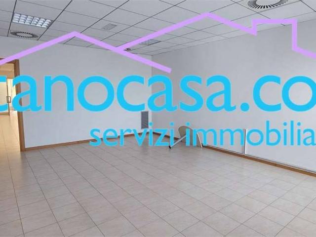 Locale Commerciale in affitto a Serravalle
