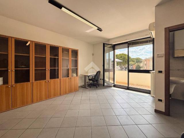 Locale Commerciale in affitto a Serravalle