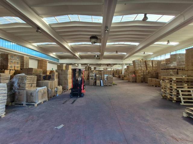 Locale Commerciale in affitto a Serravalle