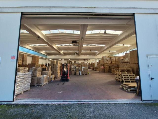 Locale Commerciale in affitto a Serravalle