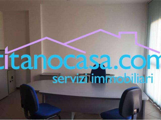 Locale Commerciale in affitto a Serravalle