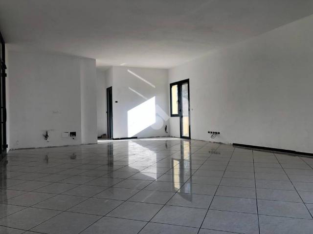 Locale Commerciale in affitto a Cenerente, Perugia