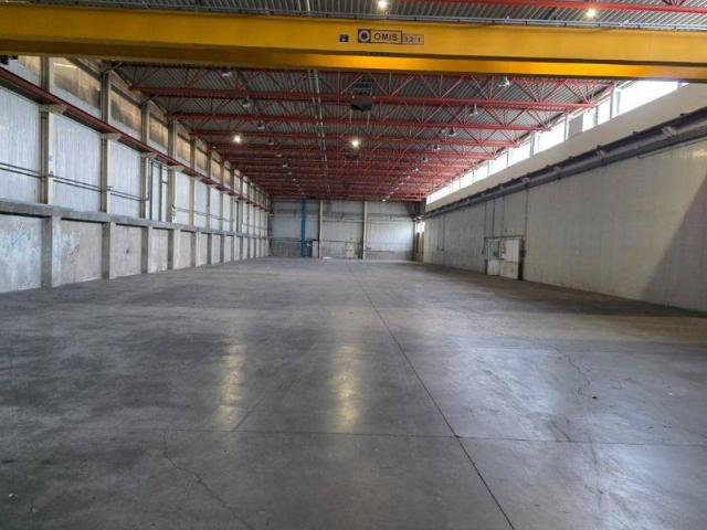 Locale Commerciale in affitto a Serravalle