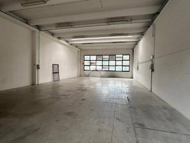 Locale Commerciale in affitto a Cenerente, Perugia