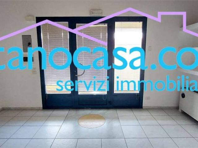 Locale Commerciale in affitto a Serravalle