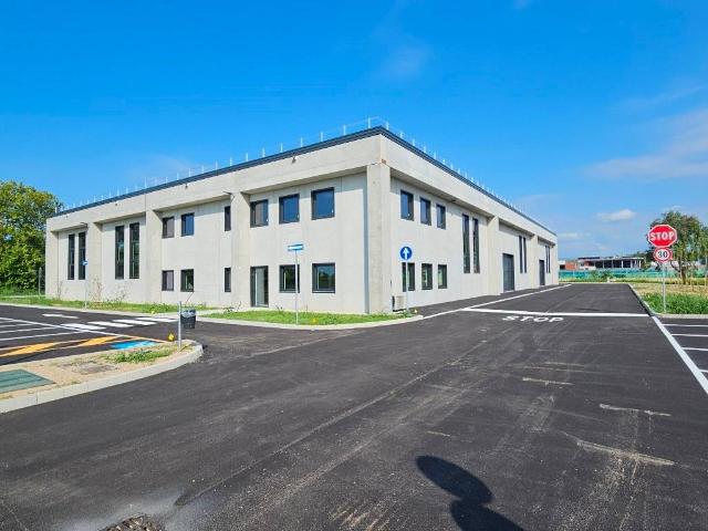 Locale Commerciale in affitto a San Martino Buon Albergo, Veneto