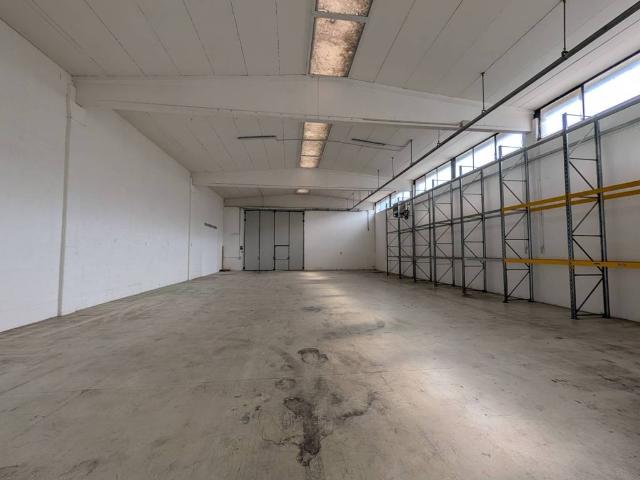 Locale Commerciale in affitto a Case Nuove, San Martino Buon Albergo