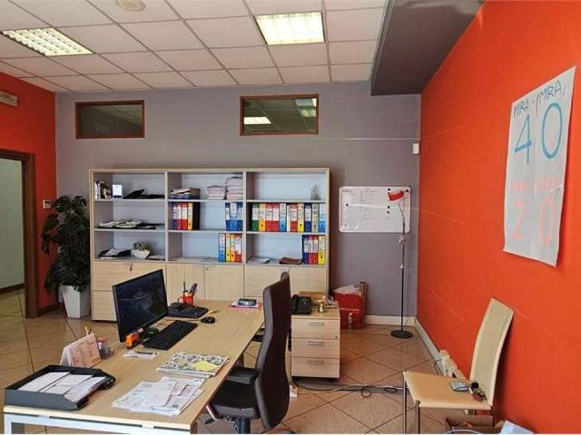 Locale Commerciale in affitto a Case Nuove, San Martino Buon Albergo