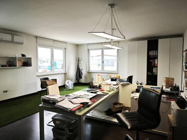 Locale Commerciale in affitto a Case Nuove, San Martino Buon Albergo