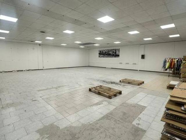 Locale Commerciale in affitto a Case Nuove, San Martino Buon Albergo