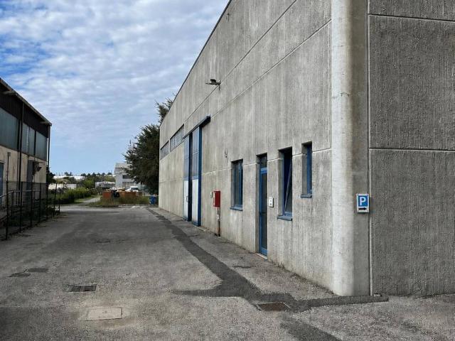 Locale Commerciale in affitto a San Martino Buon Albergo, Veneto