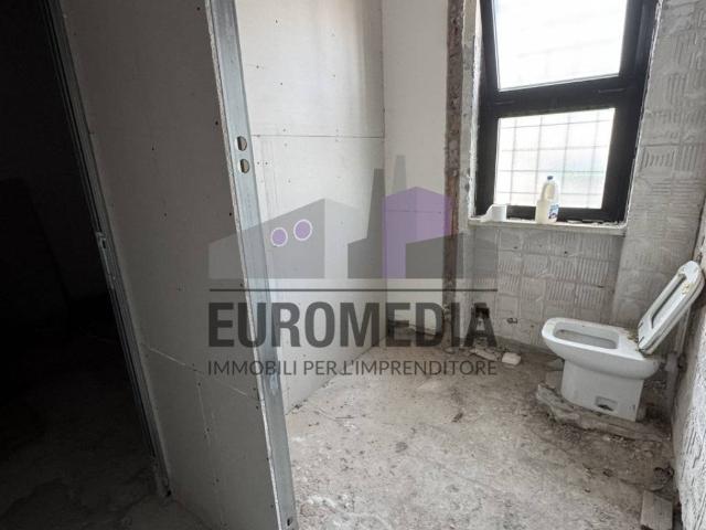 Locale Commerciale in affitto a Case Nuove, San Martino Buon Albergo
