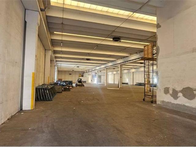Locale Commerciale in affitto a Case Nuove, San Martino Buon Albergo