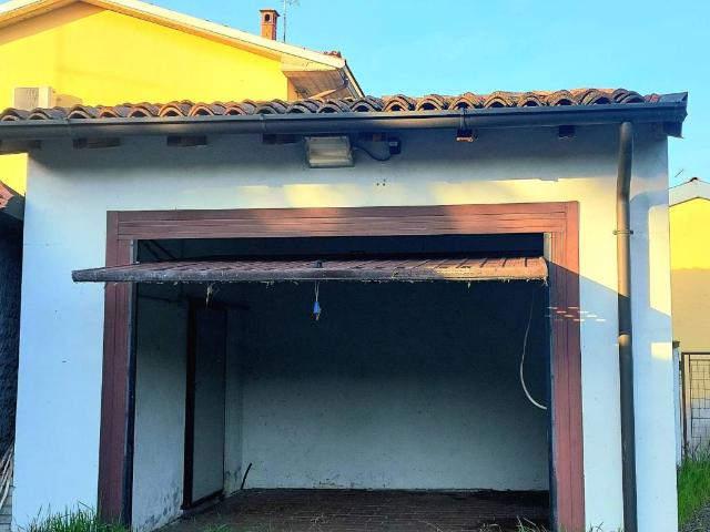 Locale Commerciale in affitto a San Martino Siccomario, Lombardia