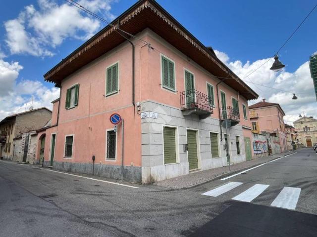 Locale Commerciale in affitto a Piemonte, Torino