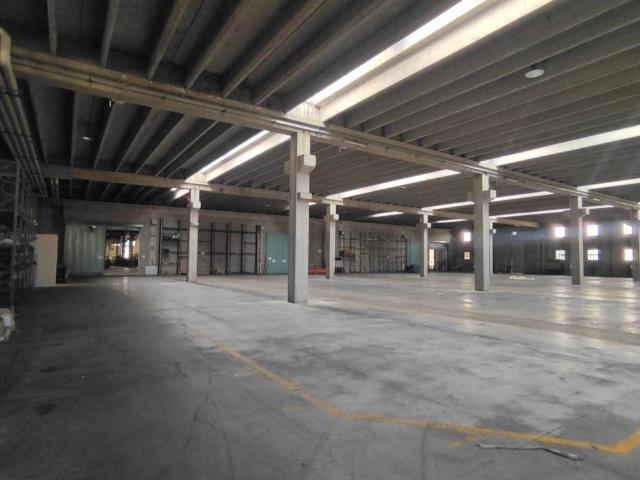Locale Commerciale in affitto a Pescarito, Piemonte