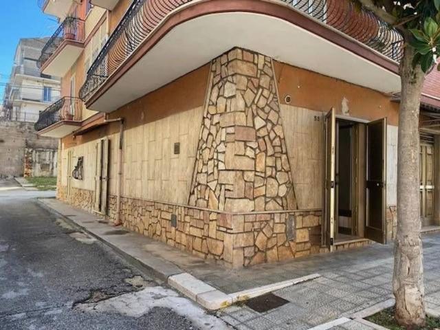 Locale Commerciale in affitto a Puglia, Foggia