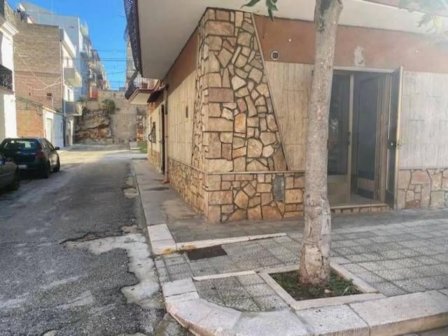 Locale Commerciale in affitto a Puglia, Foggia