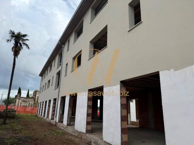 Locale Commerciale in affitto a Caserta, Campania