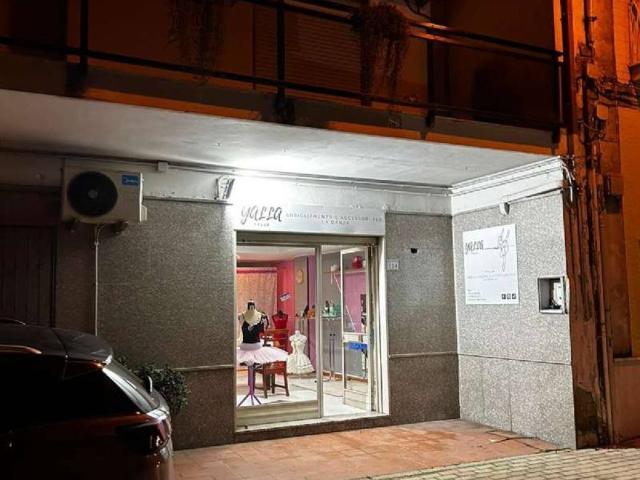 Locale Commerciale in affitto a San Nicola La Strada, Campania