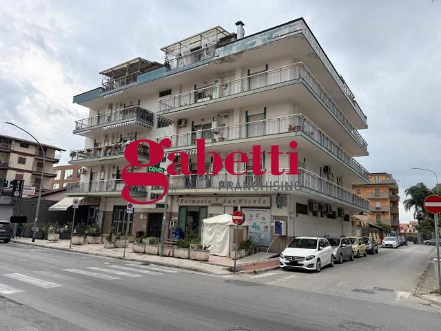 Locale Commerciale in affitto a San Nicola La Strada, Campania