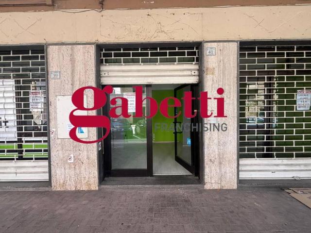 Locale Commerciale in affitto a San Nicola La Strada, Campania