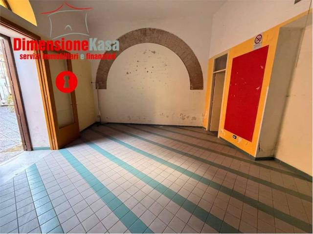 Locale Commerciale in affitto a San Paolo Bel Sito, Campania
